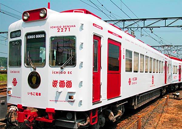 旅行時不免會搭乘各式交通工具,日本的各種主題列車,讓乘車時間不在只是漫長等待,反而變成一種旅行樂趣,來日本旅遊千萬不能錯過各種有趣的特色列車,現在一起來看看各地有趣的特色列車! 近畿地區,和歌山草莓電車 行駛地點:和歌山〜貴志 搭乘重點:少女系電車,滿滿草莓圖騰 和歌山造型電車中,最少女系的一款,木頭質感搭配草莓圖騰,從坐墊到布簾滿滿都是草莓,是女生會喜歡的設計,乘車時請把握時間多拍一些照片吧! 列車資訊 圖片來源 圖片來源 圖片來源 htt近畿地區,和歌山小玉電車 行駛地點:和歌山〜貴志 搭乘重點