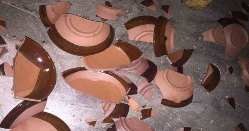 老婆月薪五千,母亲生日包一万红包!吃饭时母亲说一话我把碗摔了