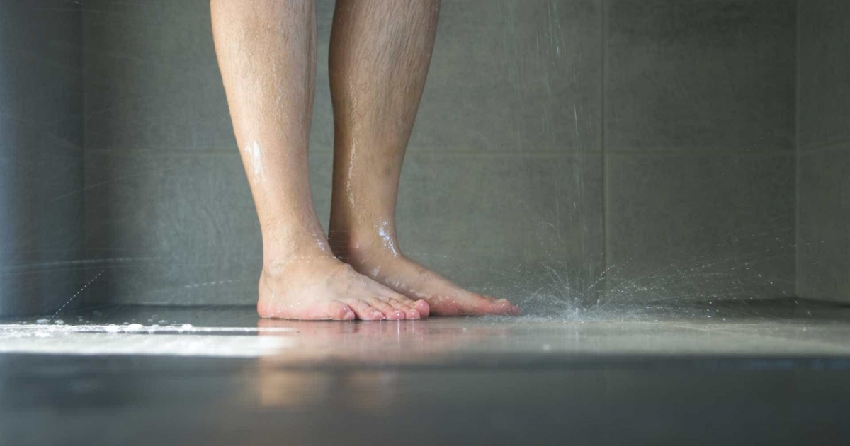 还在嫌「淋浴时尿尿」很恶心? 数学家告诉你:这是在解救地球