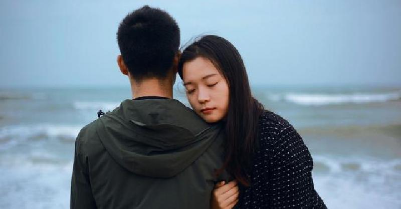 结婚后跟哥嫂住一起,三月后听到一家人对话,我赶紧提了离婚