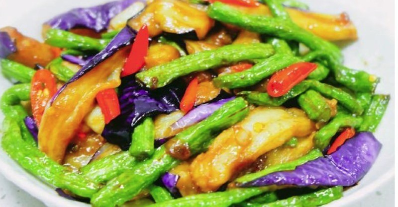 没想到茄子和豆角放一起,居然这麼好吃,香的直流口水,好看又好吃!